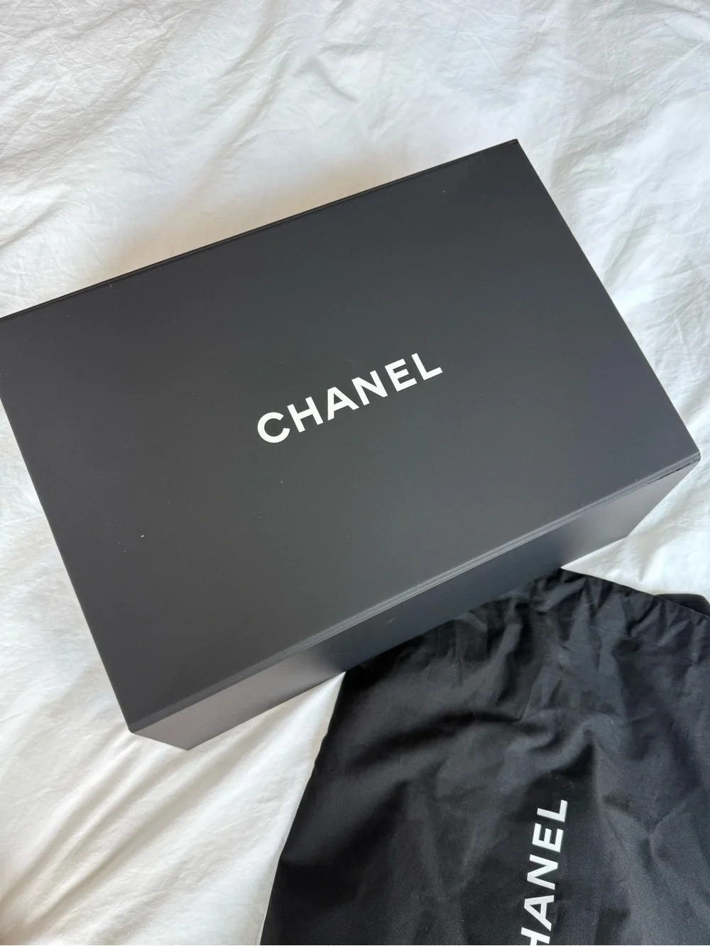 CHANEL Kelly raffia top-handle bag